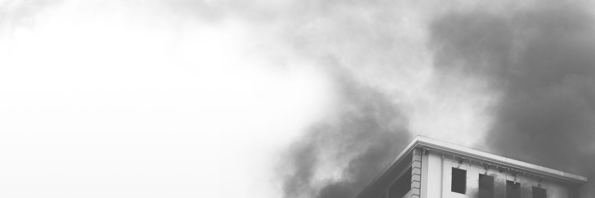 diseño y al montaje de sistemas de control para favorecer los trayectos de evacuación libres de humos.